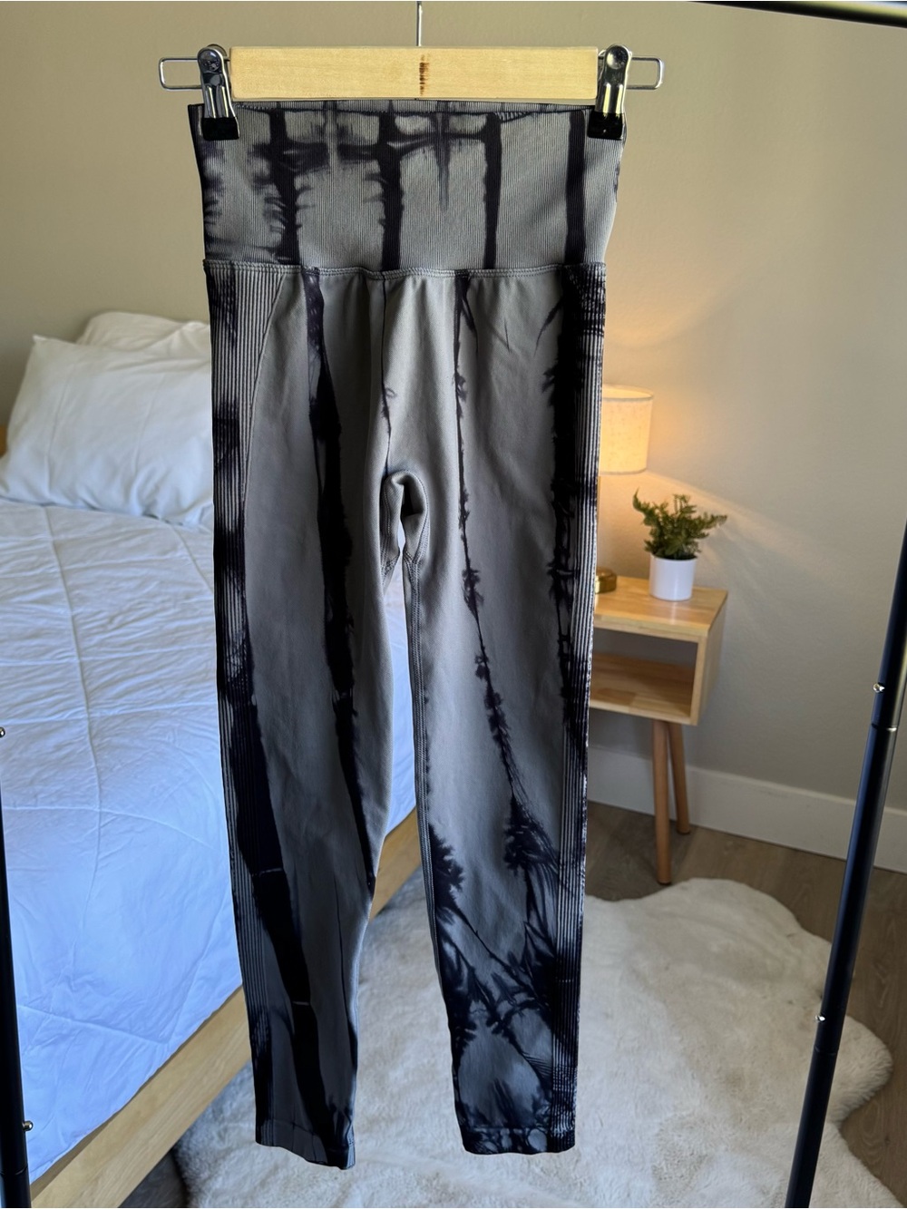 Tie-Dye High-Waist Active Leggings - Gray & Black